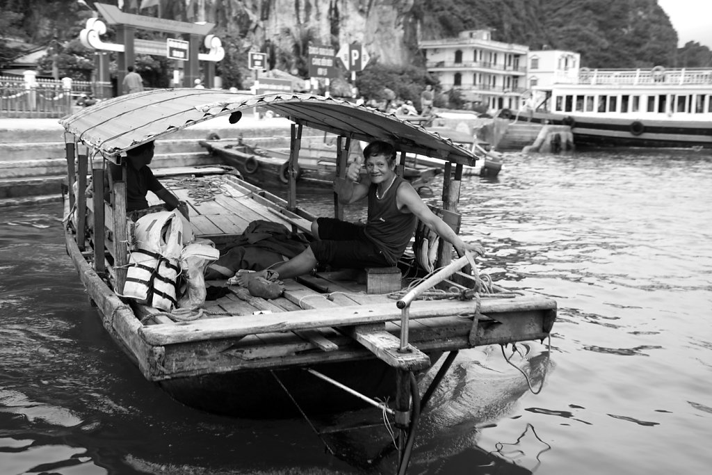 homme-a-bateau-sur-le-port.jpg