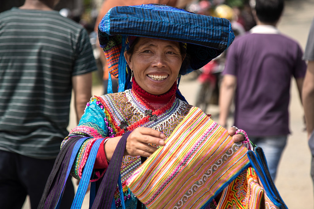 vendeuse-de-sac-bac-ha-sourire.jpg