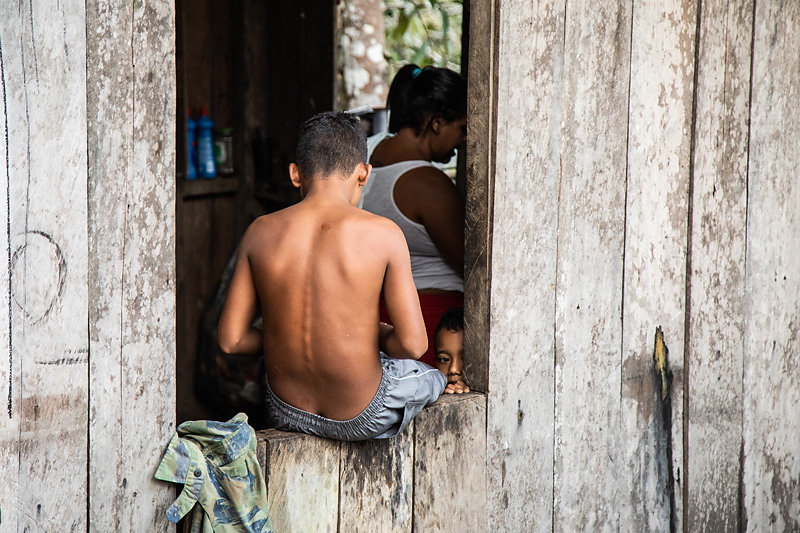 Manu-et-Diego-a-la-fenetre.jpg