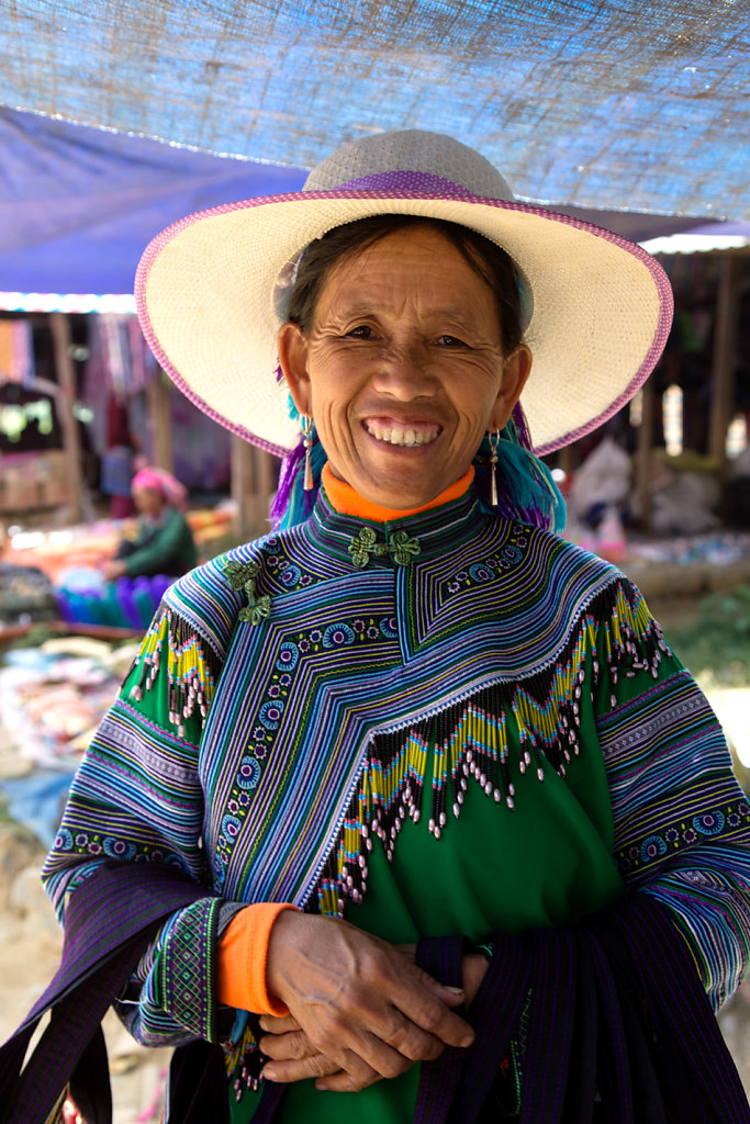 vendeuse-de-sac-sourire.jpg