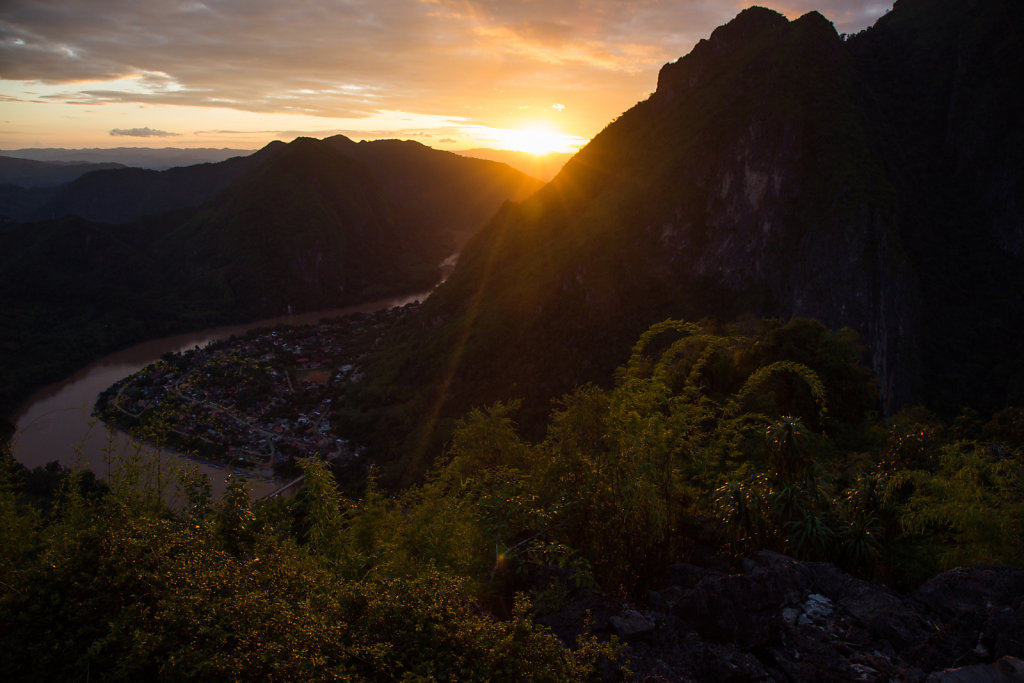 sunset-view-point-Nong-khiaw-2.jpg