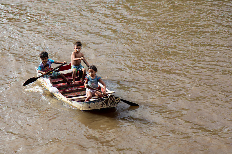 Enfants-sur-L-Amazone.jpg