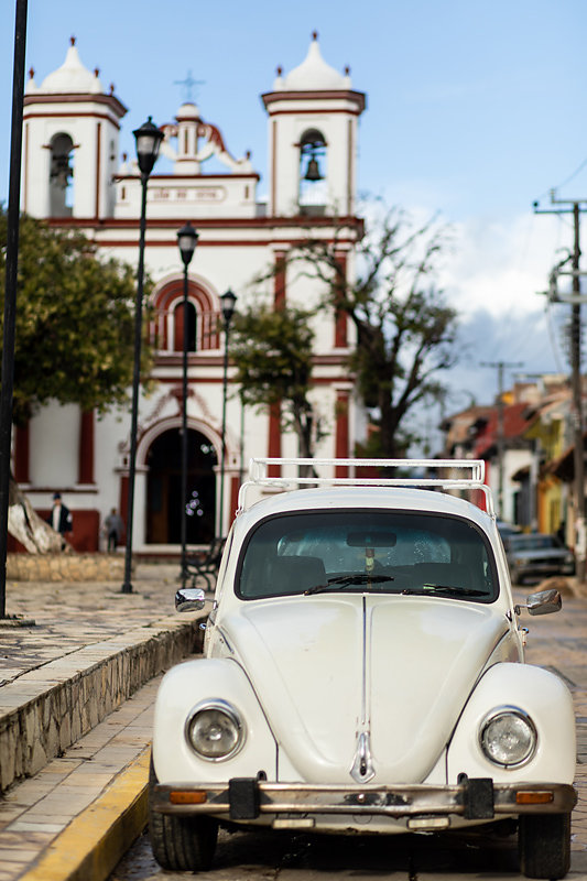 voiture-eglise-San-cristobal-de-las-casas.jpg