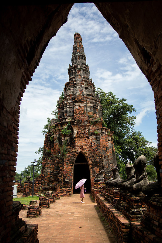 parapluie-rose-Ayutthaya.jpg